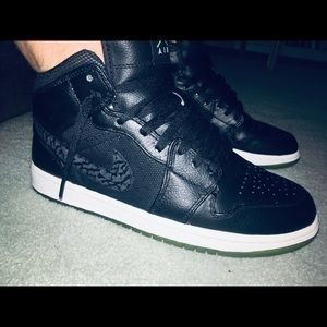 Jordan 1 Venom - Black/Action Green